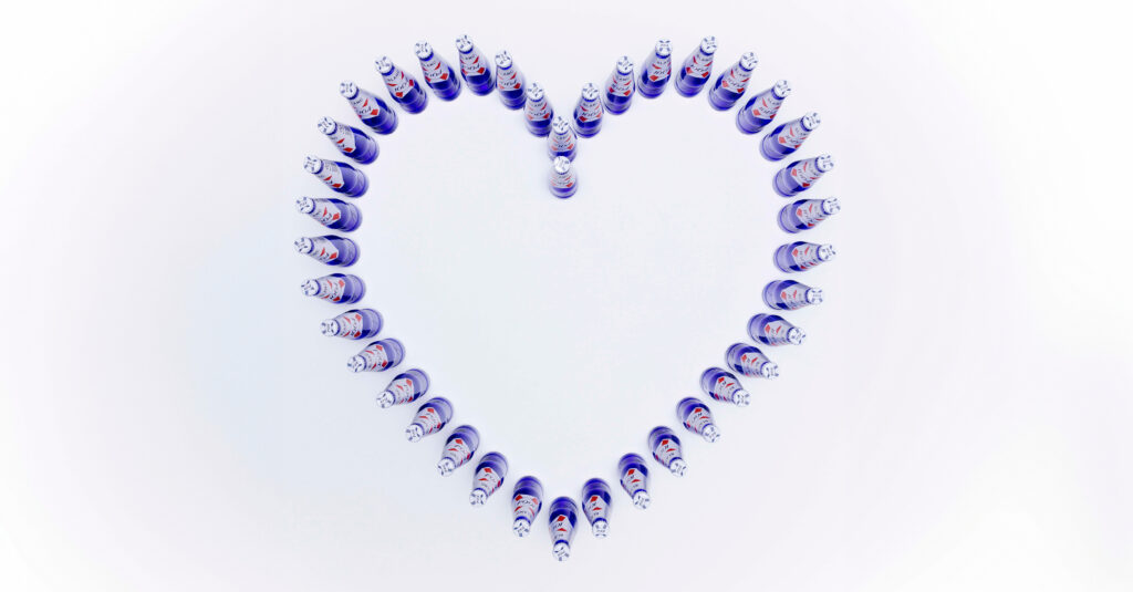 Hjerte formet af 1664 blank blå flasker.