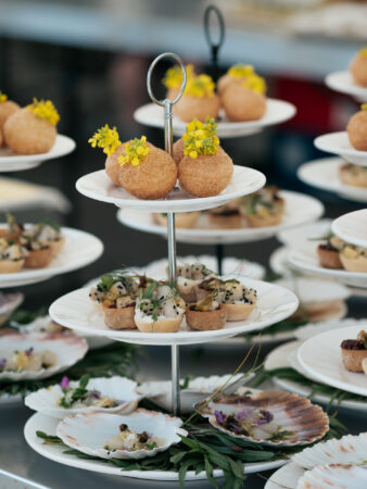 Flot æstetisk mad på opsats.