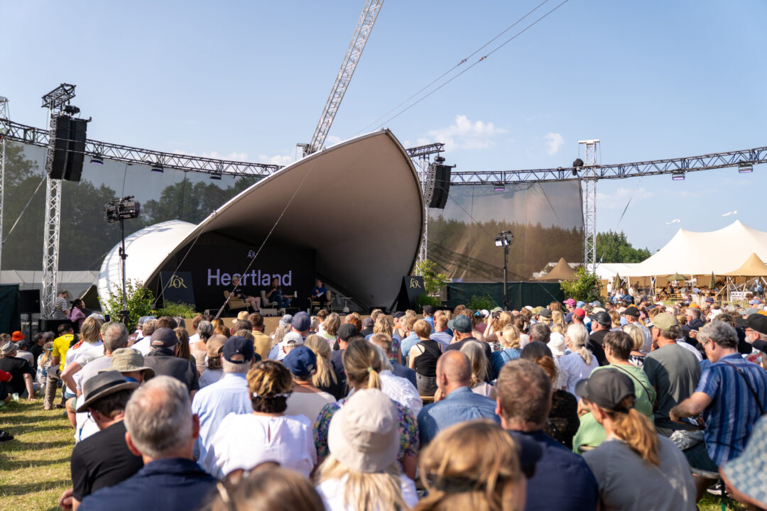 Talkscenen med publikum foran